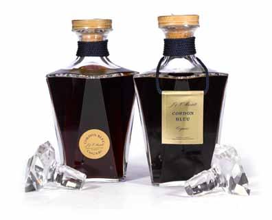 344 Martell Cordon Bleu Cognac PC. Baccarat crystal decanter. Stopper cork with accompanying crystal stopper. Level: (u.2.1cm below neck band). 750ml. 80 proof.