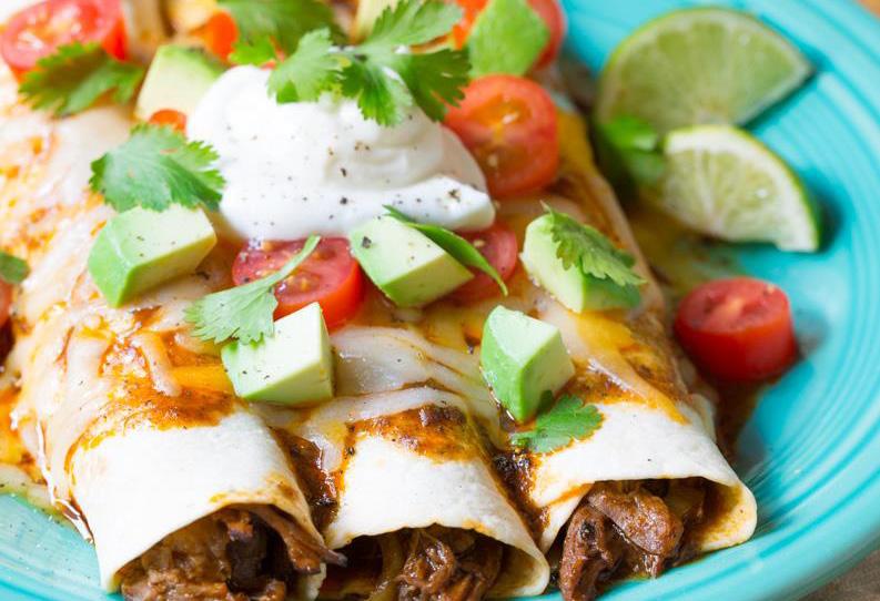 Slow Cooker Beef Enchiladas Makes 8 servings Prep Time: 0 minutes Cook Time: 7 hours 5 minutes 4 pounds beef chuck roast large onion, sliced thin 5 cloves garlic, peeled and minced 2 0-ounce cans red