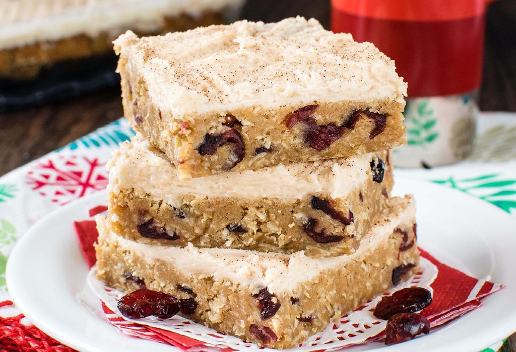 Frosted Apple Cranberry Bars Makes 24 servings Prep Time: 20 minutes Cook Time: 22 minutes ½ cup butter, softened ½ cup shortening ¾ cup brown sugar ¼ cup sugar teaspoon vanilla ¾ cup MUSSELMAN S