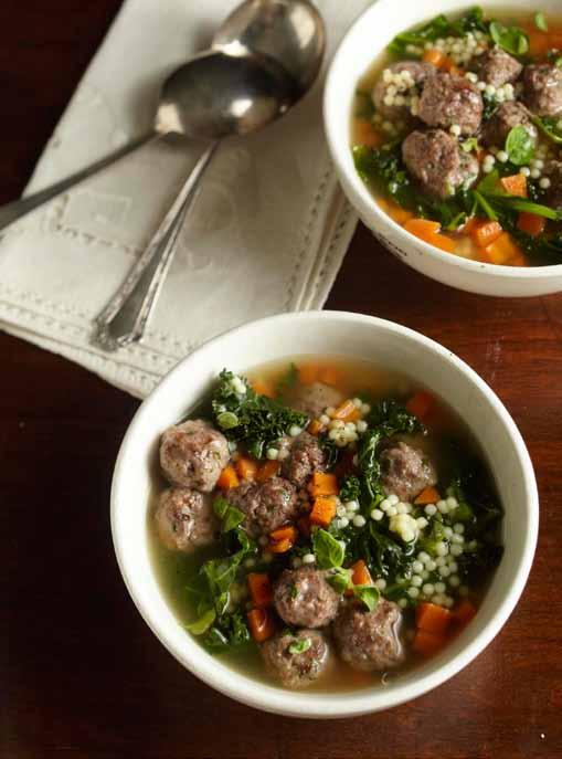 Slow Cooker Italian Wedding Soup makes 8 servings Prep 15 minutes Slow Cook on LOW for 6 hours 1 egg, lightly beaten 3/4 pound lean ground beef 1/2 cup finely chopped onion 3 tablespoons plain bread