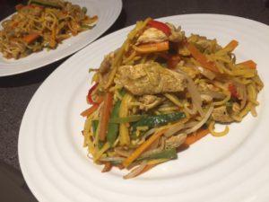 Chicken Singapore Noodles Chicken Singapore Noodles Serves: 4 Ingredients: 1 tablespoon rice bran oil 2 chicken breasts, sliced 1 tablespoon curry powder 350-400g packet instant Singapore noodles 1