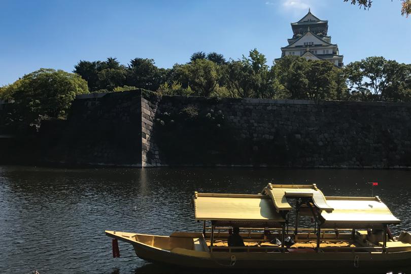 OSAKA CASTLE AND BOAT RIDE Go on a Golden Wasen, Osaka Castle Gozabune, boat trip that will take you around the Osaka Castle.