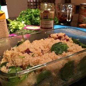 sun-dried tomato and spinach quinoa Yield: 3 servings You will need: saucepan, knife, cutting board, wooden spoon, measuring cups and spoons 3/4 cup quinoa 1 1/2 cups water 8 sun-dried tomatoes,