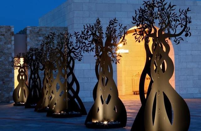 Art is a fundamental aspect of the Costa Navarino experience, with original works by Greek and international artists forming an