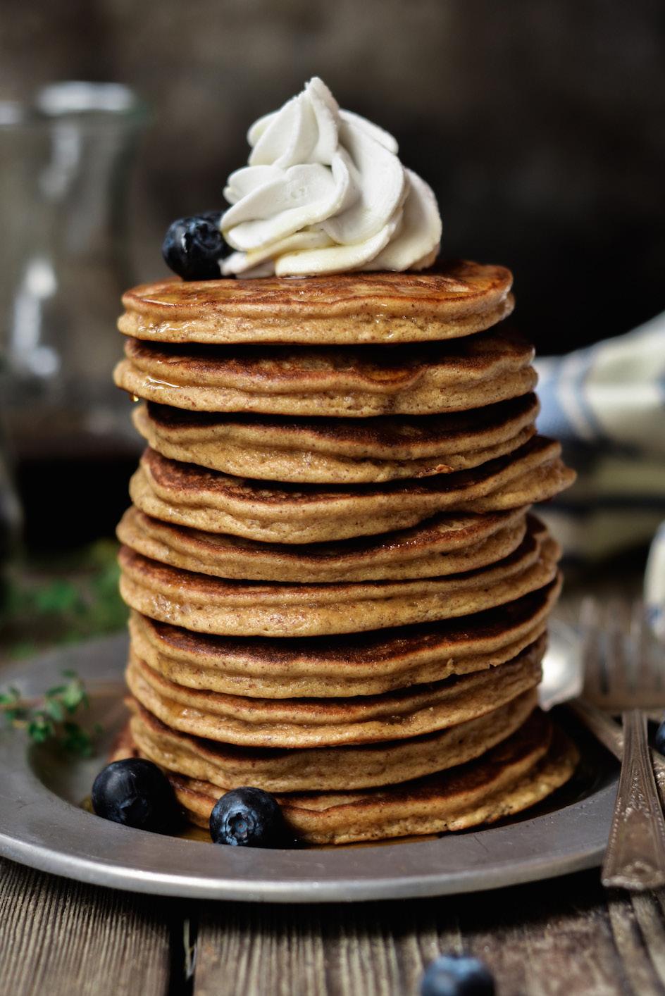 DREAMY FLUFFY Pancake Recipe Prep Time: 8 minutes Cook Time: 15 minutes Serves: 12-14 pancakes ½ cup packed dates ½ cup almond flour ½ cup almond butter ¼ cup palm oil shortening ¼ cup coconut milk 5
