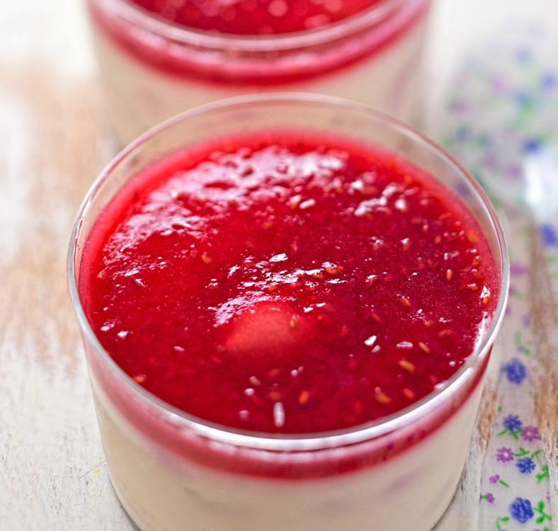 Upside down watermelon cheesecake pots Allergens: G,Mk ½ watermelon 600g soft cheese 300ml whipping cream 250g digestive biscuit 100g fruits of the forest, 100g butter or Stork, melted 70ml agave