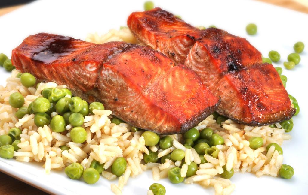 SALMON MAKES 2 SERVINGS 1/2 cup 10-minute brown rice 1 cup hot tap water 1 cup frozen peas, thawed 2 4-oz salmon fillets 1 tbsp Asian housin glaze 1. Place brown rice in shallow 2-quart casserole. 2. Pour hot tap water over rice, scatter thawed peas over rice.