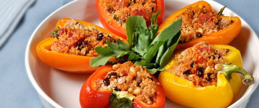 STUFFED PEPPERS MAKES 4 SERVINGS 1/4 cup dried currants 2 tbsp olive oil 3 medium sized onions, chopped 1/4 cup pine nuts 1 14 oz can tomato, petite diced 1 tbsp all spice 1 tsp salt 1/2 tsp black