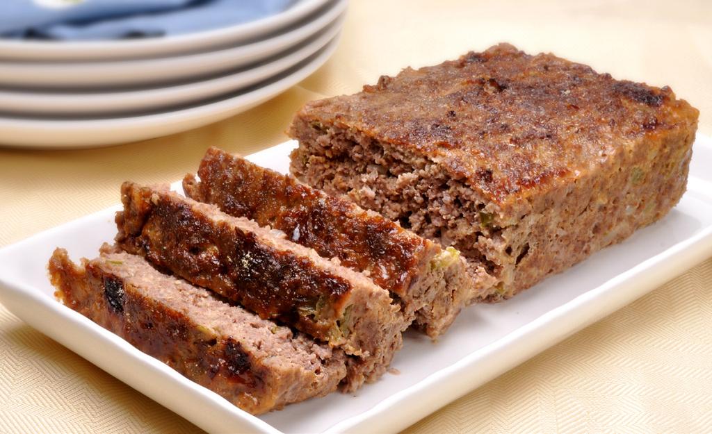 MARVELOUS MEAT LOAF MAKES 8 SERVINGS 1-1/2 lbs 93% lean ground beef 1/2 cup soft bread crumbs 1/2 cup red wine 1 egg, beaten 2 tbsp chopped onion 2 tbsp chopped green pepper 1 tsp instant beef