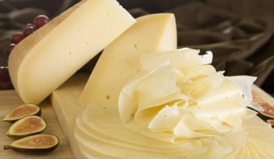 TouVelle (Cheddar Style Cheese) currently unavailable until nov/dec 2017 #6107 10lb Block Rogue Creamery, Oregon An American original, semi-hard cow s milk