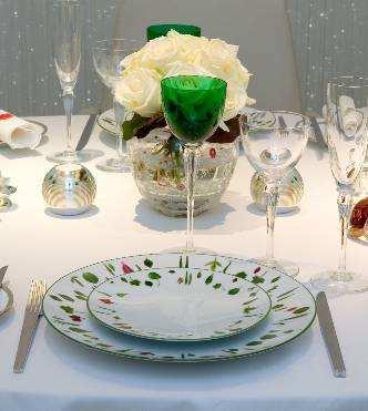 Table Lumière enables you and your guests to create your bespoke dining experience and tailor your table setting by choosing your desired