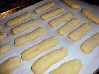 Witches Fingers Recipe from Kevin Thull Makes 5-6 dozen cookies 2 cups butter 2 cups sugar 2 eggs 5 1/3 cups all-purpose flour 1/2 teaspoon salt 4 teaspoons vanilla extract 60 almond slivers, all