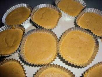 Mini Pumpkin Cheesecakes Source: adapted from Fine Cooking, December 2006, page 62 Makes 24 cheesecakes 24 foil mini cupcake liners vegetable oil spray 2 8-ounce packages cream cheese, at room