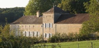 CHATEAU DE MESSEY Part of the Belleville stable. In 1986, Marc DUMONT bought a vineyard in Cruzille, in Mâconnais, that originally belonged to the monks of the illustrious Abbey of Cluny.