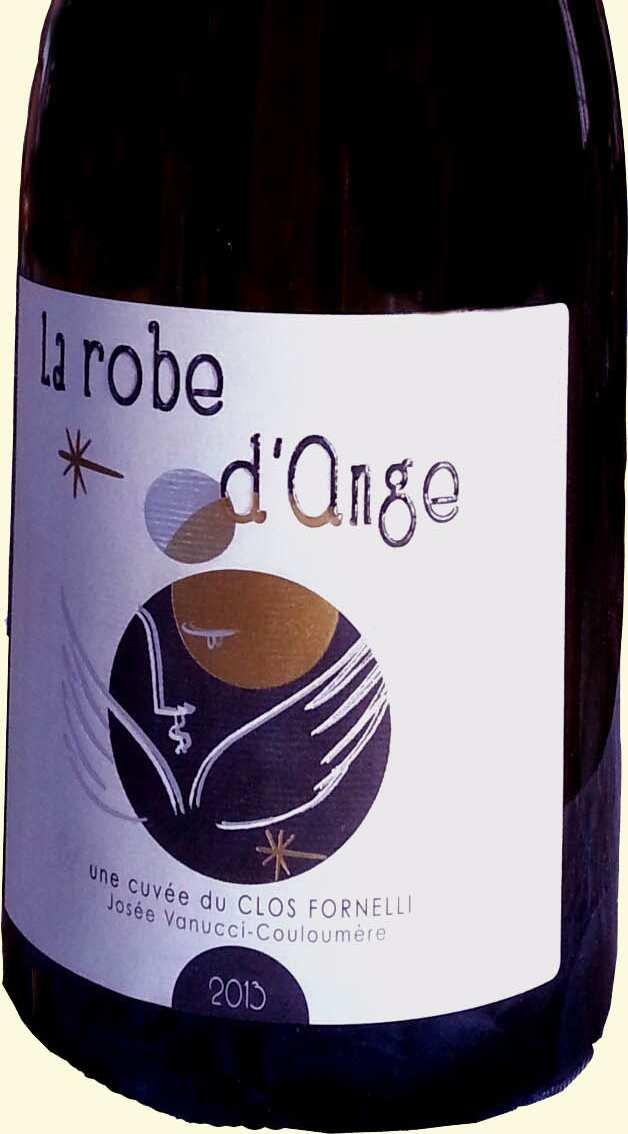 LA ROBE D ANGE ROUGE COLOUR : RED GRAPE VARIETY : 100% SCIACCARELLU SEE : This wine is a lovely light ruby red wine (looks like a red burgundy wine).