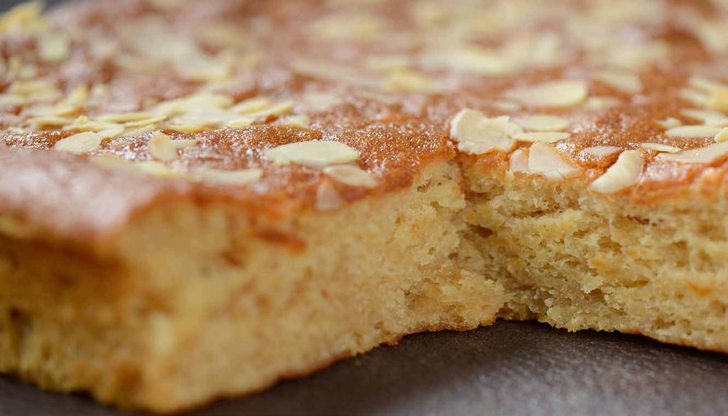 Honey & Almond Slice Runny honey Roasted nibbed almonds 4.000 kg 0.925 kg 1.200 kg 1.600 kg 0.300 kg 0.200 kg 8.225 kg Using a beater, blend, water, egg and oil together for 1 minute on slow speed.