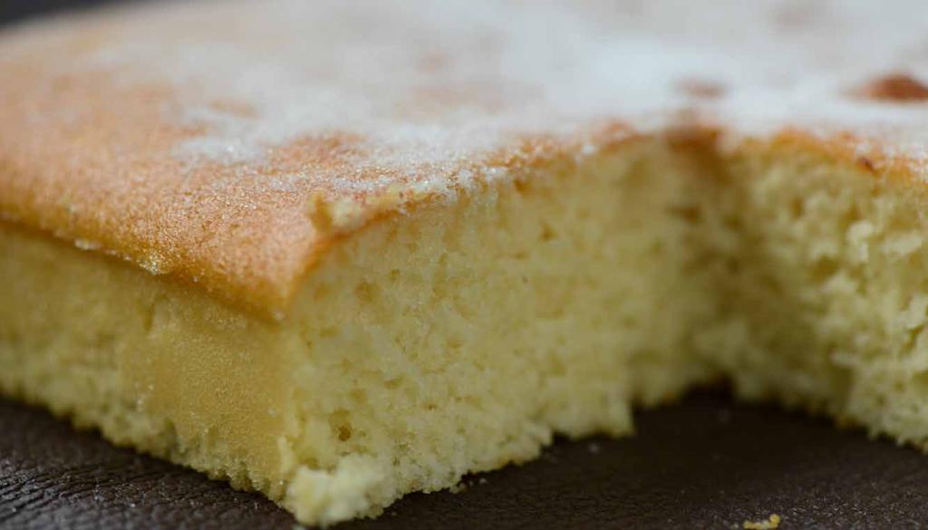 Victoria Sponge Slice Vanilla flavour 0.475 kg 0.800 kg 0.075 kg 3.950 kg Using a beater, blend all ingredients together for 1 minute on slow speed. Beat on second speed for 6 minutes.