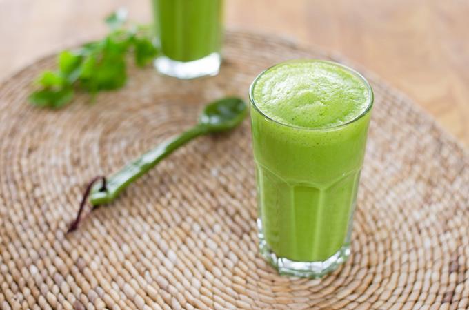 3-INGREDIENT GREEN SMOOTHIE 1 cup fresh baby spinach ¾ cup coconut milk 1 cup frozen pineapple 1 serving 1.