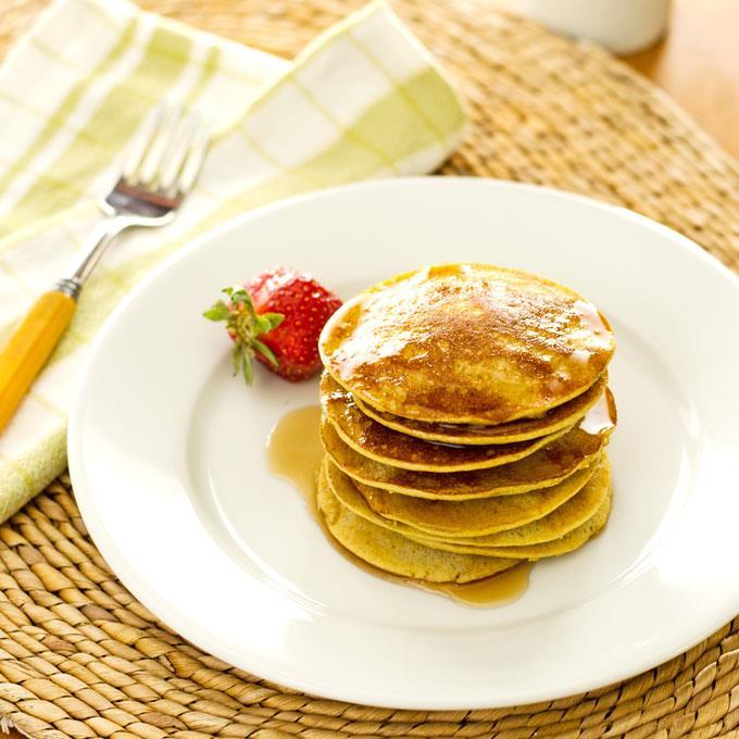 EASY BANANA PANCAKES 2 bananas 4 eggs 2 tablespoons coconut flour 1 teaspoon vanilla extract pinch of sea salt coconut oil for frying maple syrup for serving 2 servings 1.