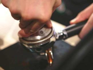A well-adjusted grinder: If the ground coffee is too fine, the cream is thin and uneven. If the coffee is too coarsely ground, the espresso is too «light».