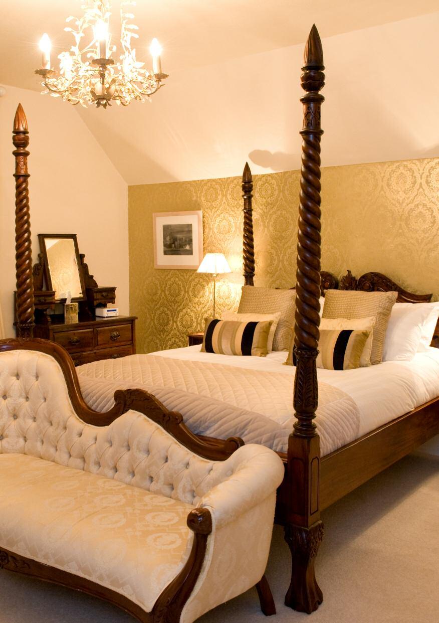 Luxury Accommodation Brasted s lodge is our luxury boutique bed and breakfast.