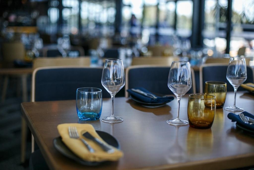 DINING DINING SET MENU 2-course $65pp 3-course $75pp on arrival olives, marinated grilled common loaf, hummus, evoo entree sweetcorn and coriander fritter, cumin yoghurt v wok fried salt and pepper