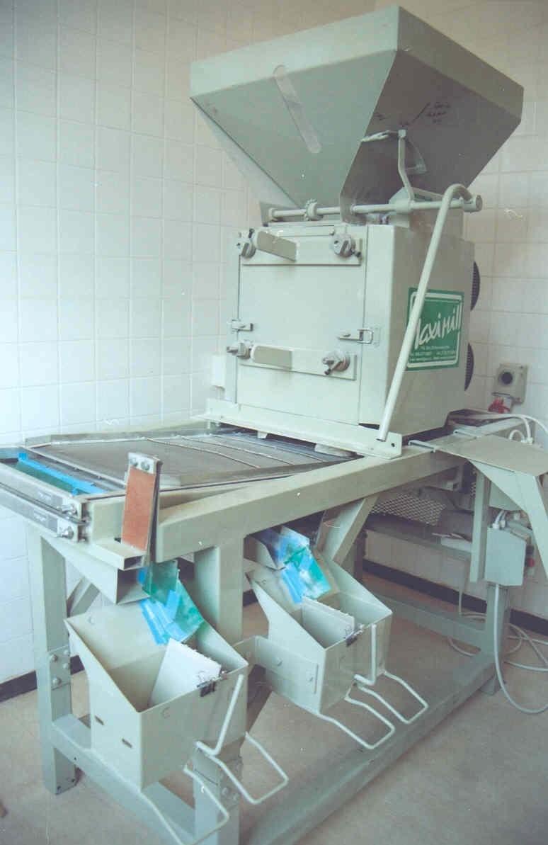 Trends in development of milling technologies Perten 1983 - Adaption of wheat roller milling technology for sorghum Uneconomical low yields Products of inferior quality (bran contamination)