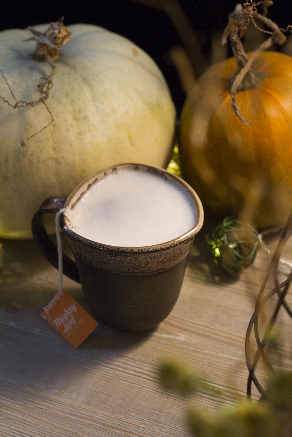 Chamomile Citrus Au Lait When I was a barista I was always looking to create cozy drinks on cold days. This subtly sweet and relaxing tea au lait is sure to hit the spot on a blustery fall day.