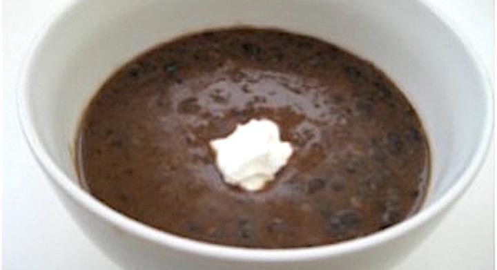 BLACK BEAN SOUP Serves 6 Serving Size: 1 cup Prep Time: 20 minutes Cook Time: 10 minutes Total Time: 30 minutes 1 teaspoon olive oil 1 medium onion, chopped 1 tablespoon ground cumin or chili powder