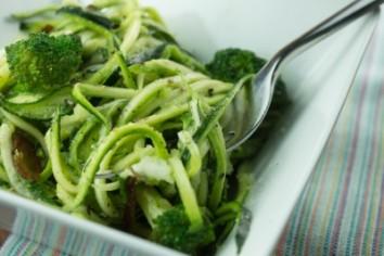 Creamy Broccoli Pasta with Anchovies Servings 4 Total Time: 30 minutes Cook Time: 30 minutes Calories 257 Carbohydrate 9g Protein 17g Fat 18g 7 ounce(s) anchovie(s) 1 medium garlic clove(s) chopped 4