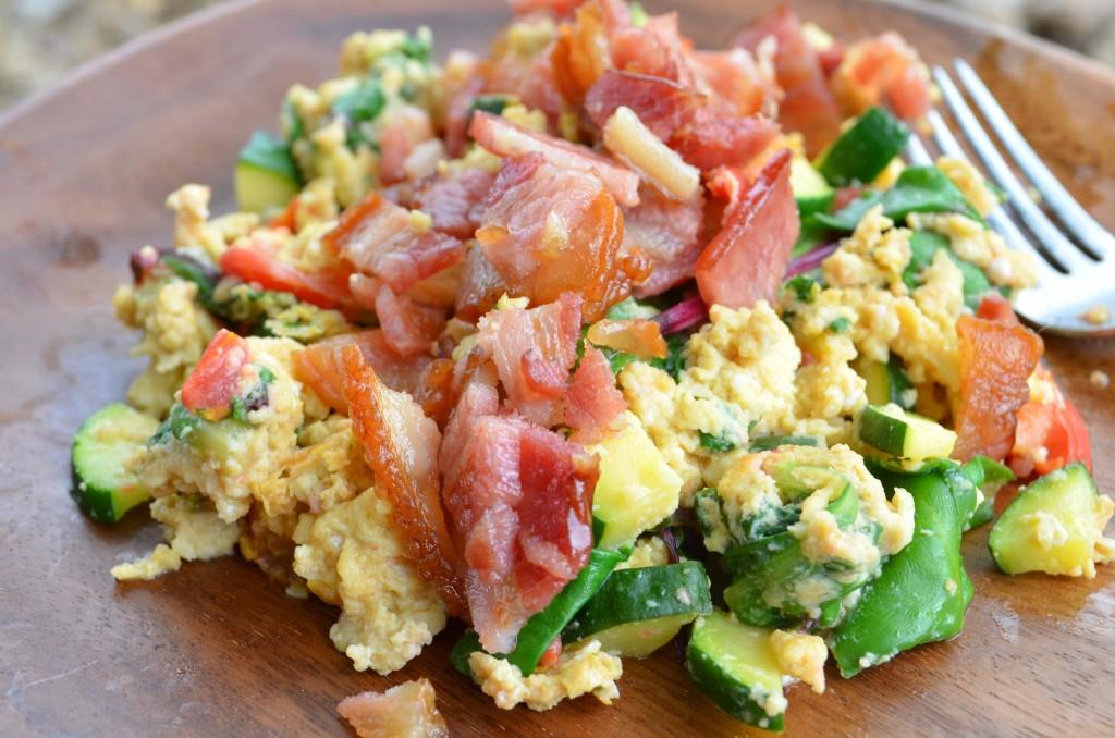 Week Plan Recipes Week of March 25 - March 3 Scrambled Eggs with Bacon and Vegetables Servings 4 Total Time: 20 minutes Cook Time: 20 minutes Calories 355 Carbohydrate 0g Protein 20g Fat 27g 8