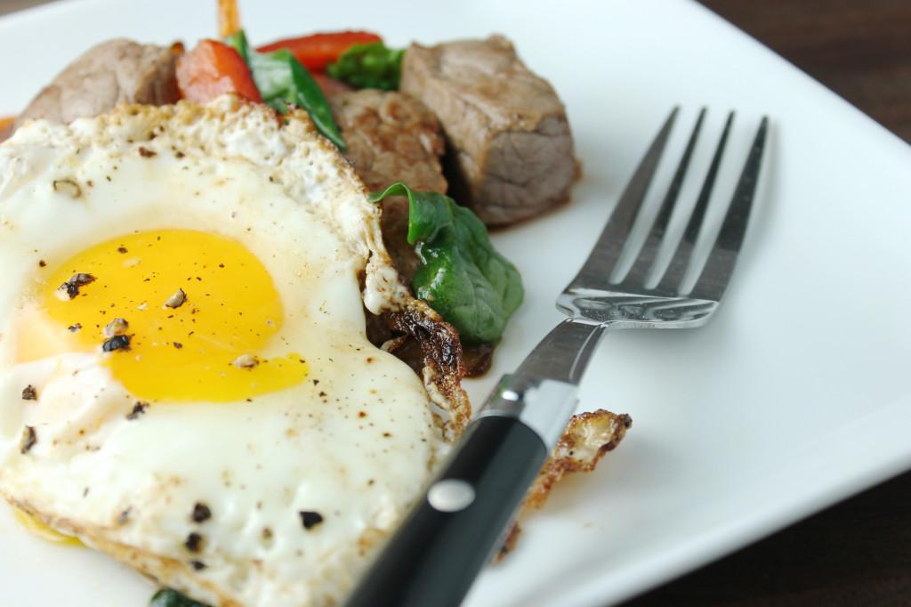 Steak and Eggs Servings 4 Total Time: 20 minutes Cook Time: 20 minutes Calories 327 Carbohydrate 9g Protein 35g Fat 6g pound(s) beef - steak(s), boneless sliced into /4-/2 inch pieces / 2 teaspoon(s)