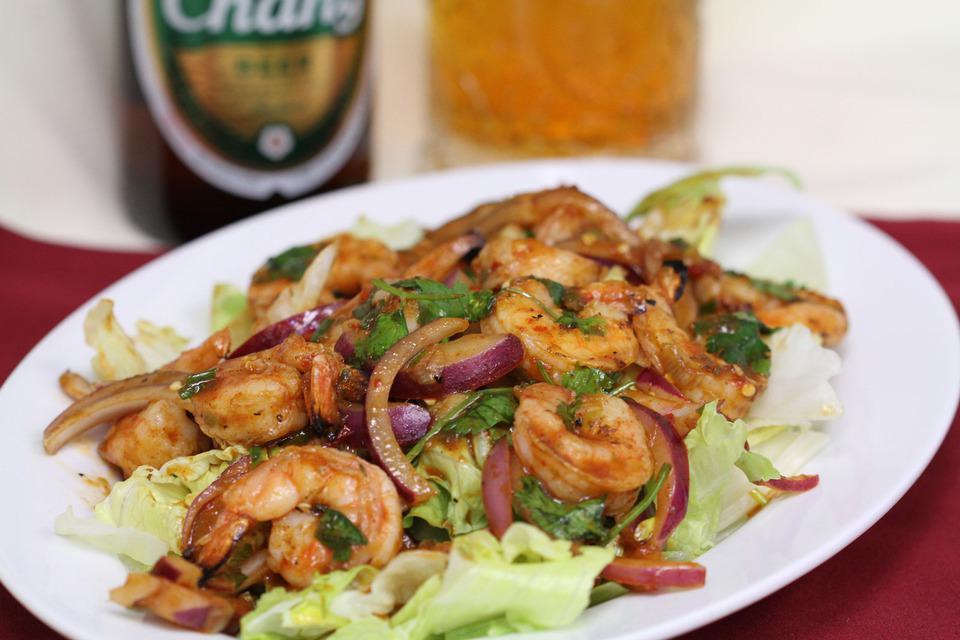 Spicy Thai Shrimp Salad 6 oz jumbo shrimp (without tail) 1 tablespoons lime juice 1 teaspoon fish sauce 2 tablespoons coconut oil 2 stevia packets 1/2 teaspoon crushed red pepper 2 handfuls