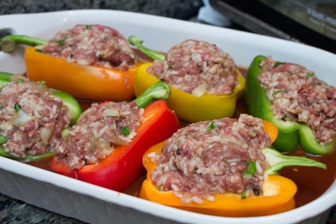 Stuffed Peppers 1 cup uncooked long grain white rice 2 cups water 1 onion, diced 1 tbs olive oil 2 cups tomato sauce 1 cup beef broth 1 tbs balsamic vinegar 1/4 tsp crushed red pepper flakes 1 pound