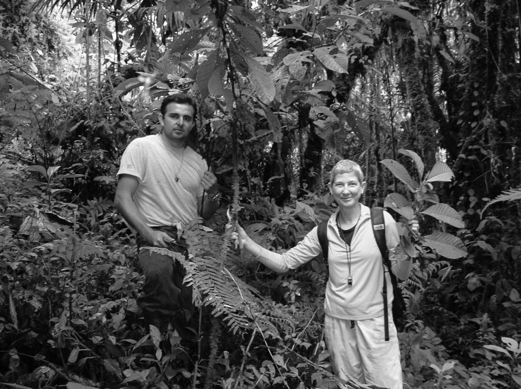 Volume 21, Number 1 2011 Bohs 25 Central American Solanaceae Figure 2. Armando Soto (left) and Lynn Bohs (right) with Solanum sotobosquense in the Parque Nacional Tapantí, Costa Rica.