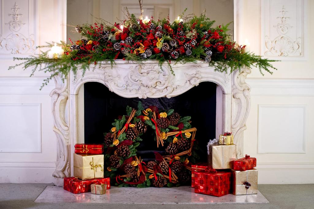 Add some floral cheer to your festive celebrations! Seasonal flowers are the perfect finishing touch to any party.
