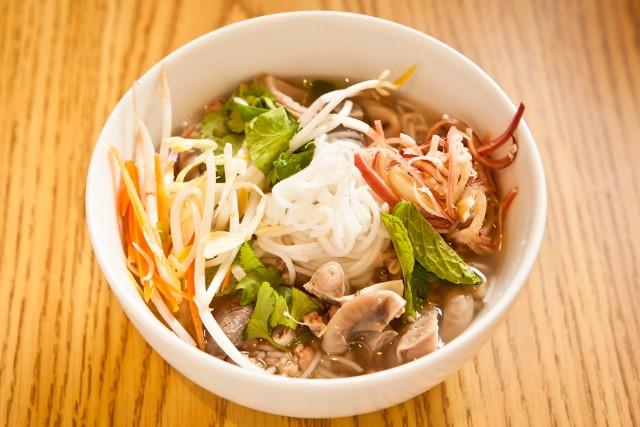 Kao Poon Nam Pik $8 (Rice Vermicelli noodle, ground pork in light curry broth w vegetables) Kao Soy