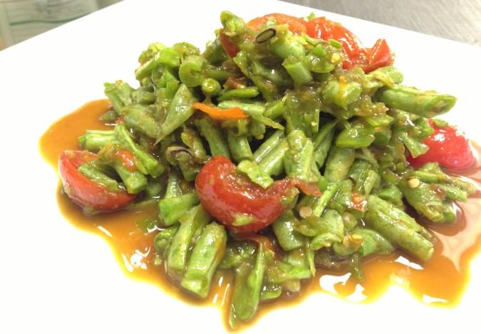 5 (Spicy long bean salad with tomatoes, Thai peppers and house sauce) (Authentic and Acquire Lao taste) Cucumber Salad $6.
