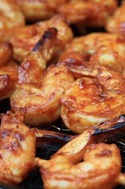 Molasses Glazed Grilled Shrimp 4 cloves garlic, minced ½ cup Crosby s Fancy Molasses 2 Tbsp olive oil 1 Tbsp Worcestershire sauce ½ tsp dried thyme 1 tsp paprika ½ tsp dried oregano ¼ tsp cayenne