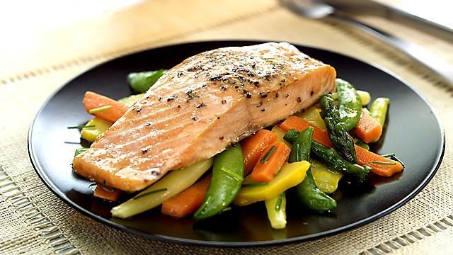 5 ingredients Lemon-pepper Salmon *Submitted by Maria Dalmau Yields: 4 servings Serving Size: 1 salmon fillet (about 5 ounces) 1 TBSP olive oil 4-5