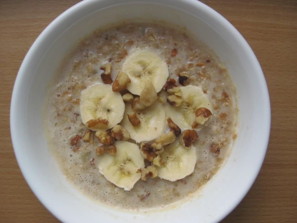 Maple and Cinnamon Oats Yields: 1 bowl 1 cup Water ½ cup Irish Oats, dry (or rolled oats, steal cut oats, etc.