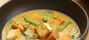 RED CURRY WITH VEGETABLES INGREDIENTS 14 oz firm tofu, cubed 4 tsp canola oil 1 lb. sweet potato, diced ¾ C light coconut milk ½ C stock, vegetable, or chicken Thai red curry paste, to taste 1 lb.