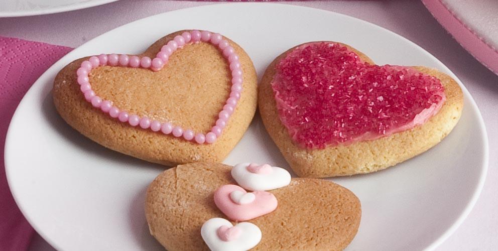 Hearts Cookies 1 qty cookie dough 9cm heart cookie cutter Small qty butter icing Squires Liquid Colour red Culpitt Pink Pearl Dragees Rainbow Dust Sparkling Sugar - Pearlescent Pink Culpitt Double