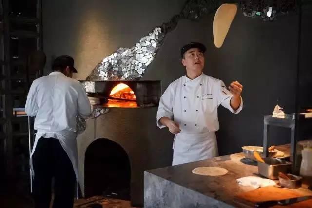 Tavola s pizza toppings transcend the simple traditional ingredients to include some of Italy s other fine foodstuffs, including black truffle cream, foie gras, prosciutto and more for luxurious