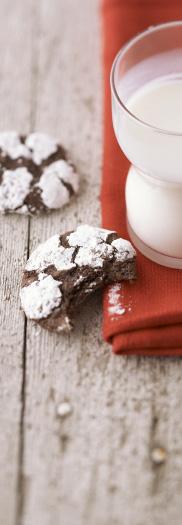 Rich & Chocolaty ULTIMATE CHRISTMAS COOKIE CHALLENGE CHOCOLATE CRINKLES MAKES: 72 SMALL OR 36 LARGE COOKIES PREP: 25 MINUTES BAKE: 375 F 8 TO 10 MINUTES PER BATCH CHILL: 2 TO 24 HOURS 4 eggs 1 3/4