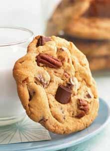 bag (10 ounces) oversize semisweet chocolate chips 1¼ cups coarsely chopped pecans Heat oven to 325. In medium-size bowl, combine flour, baking soda and salt.