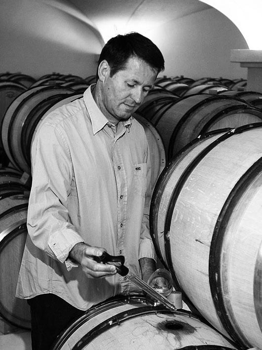 Domaine Vincent Girardin Vincent Girardin was born in Santenay, in the Côte de Beaune and is part of a winemaking family whose origins date to the 17th century (11th generation).