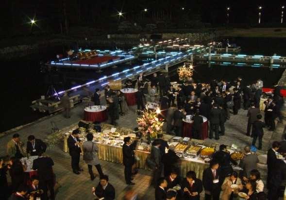 Buffet style cuisine (food stations: standing