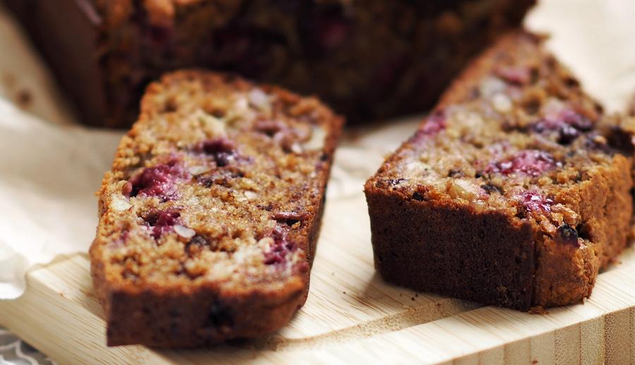 EAT MORE, BURN MORE BLACKBERRY BREAD Active time: 15 minutes Cook time: 50 minutes Yield: 2 loaves SERVING INFO: 300 CALORIES, 19G FAT, 29G CARBOHYDRATES, 5G PROTEIN, 5G FIBER, 15G SUGAR 2 eggs,