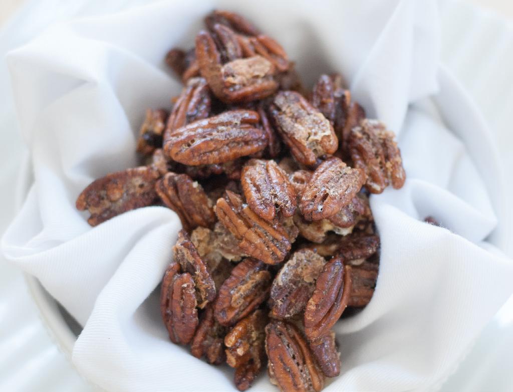 CANDIED PECANS 15 ULTRA-FAST DESSERT RECIPES Active time: 5 minutes Cook time: 5-10 minutes Yield: 8 servings H FAV H SERVING INFO: 90 CALORIES, 9G FAT, 4G CARBOHYDRATES, 1G PROTEIN, 1G FIBER, 1G